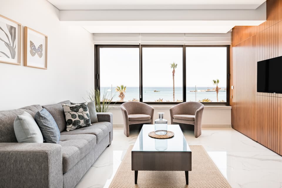 Phaedrus Living Seaview Luxury Flat Marina Court 213 — photo 1