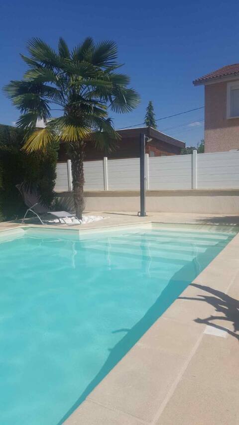 2 bedrooms 6 people, swimming pool, Groupama Stadium 4km away