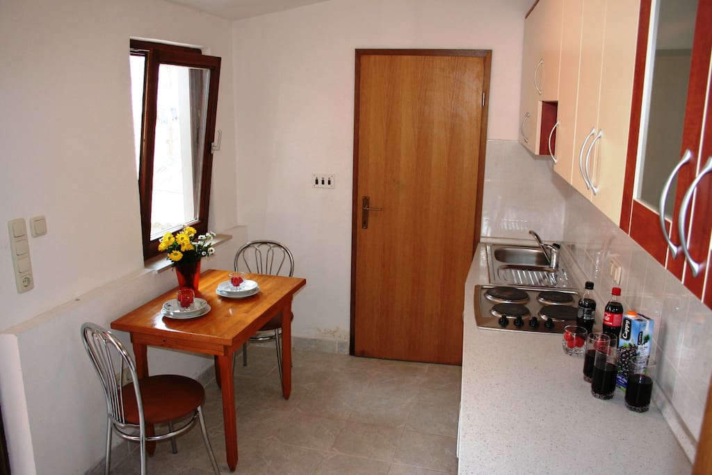 Kitchen / dining area