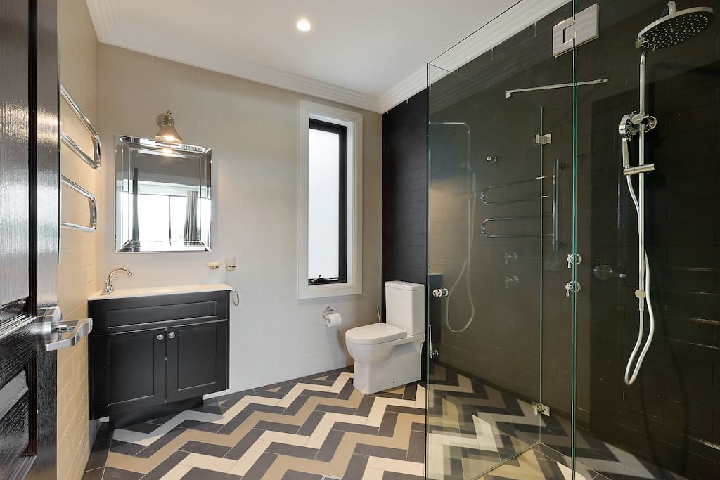 ENSUITE PRIVATE BATHROOM