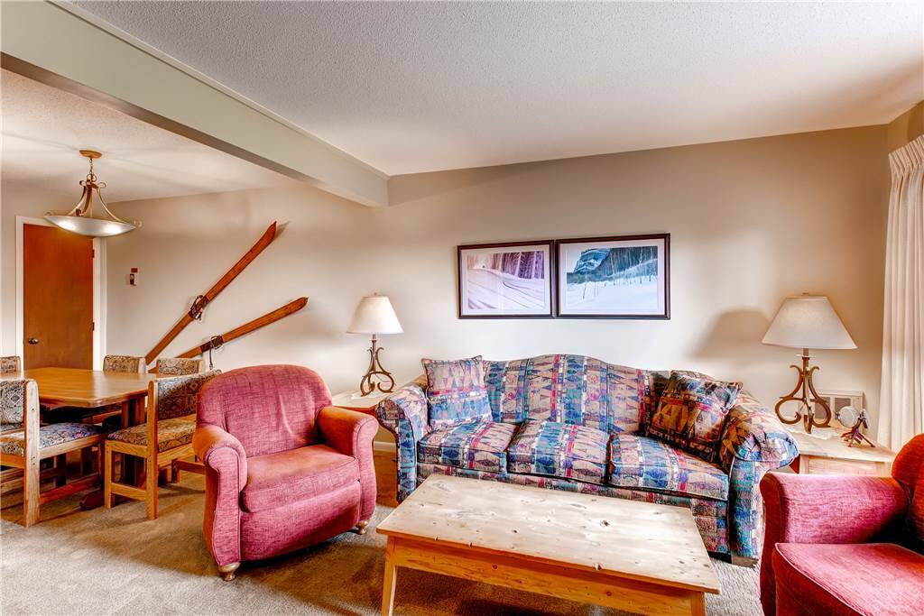 Couch,Furniture,Chair,Oven,Lamp