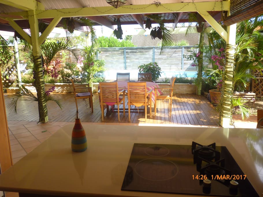 cuisine ouverte sur la terrasse