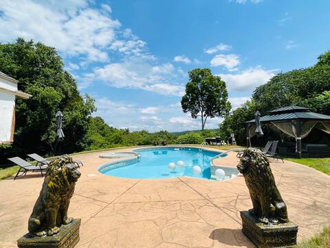 Breathtaking home with unforgettable views & pool!