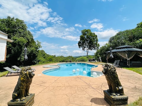 Breathtaking home with unforgettable views & pool!