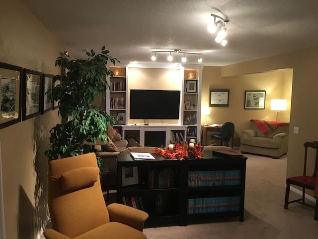 Private "TreeHouse" Suite by Wine Country 800 SFt