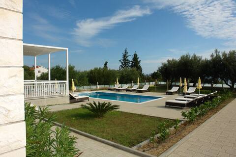 Villa You & Ja