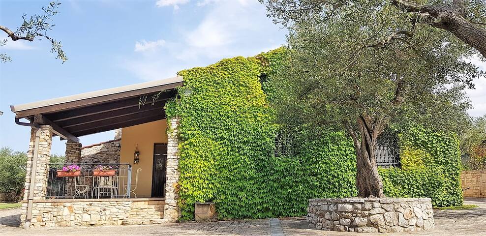 Splendida villa con piscina a due passi da Matera gallery image 5