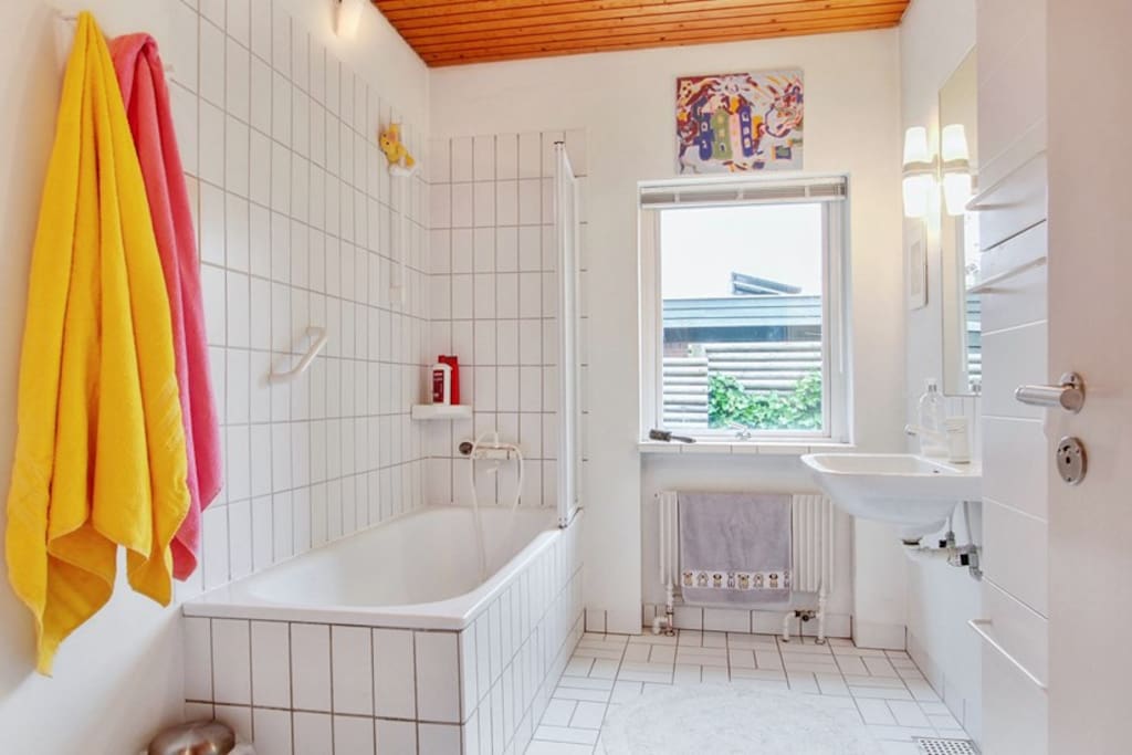 Bathroom 1.