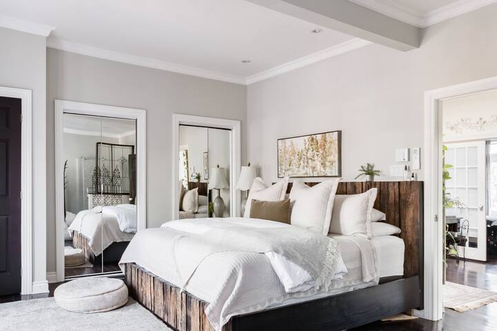 Majestic Heritage House In The Plateau With A 98 Walk Score Apartments For Montréal Quebec Canada - Heritage House Furniture Ottawa Lake Michigan Majestic Heritage House In The Plateau With A 98 Walk Score Apartments For Montréal Quebec Canada - Heritage House Furniture Ottawa Lake Michigan