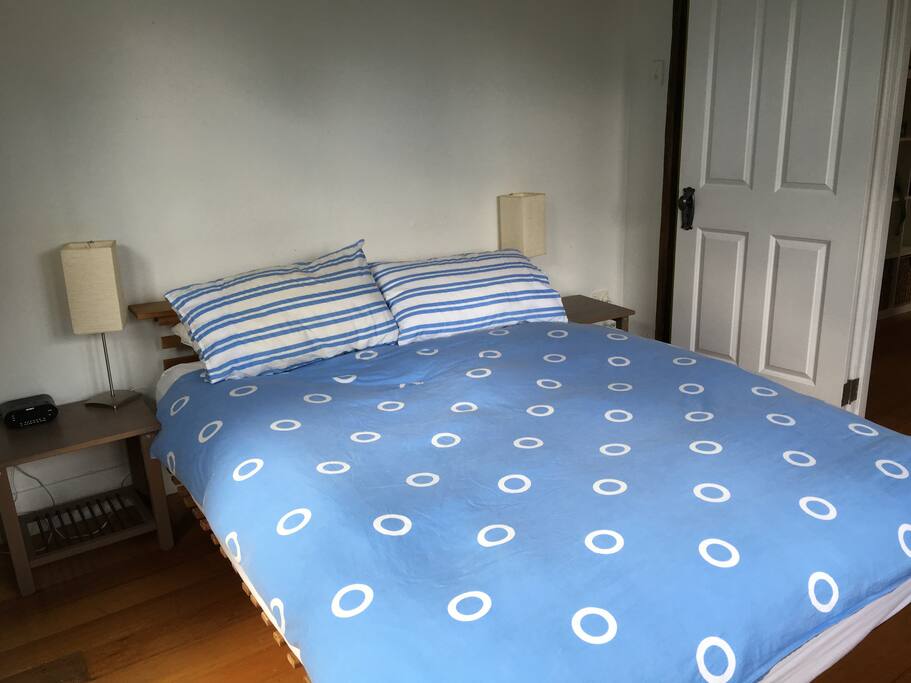 Main Bedroom - Queen size bed