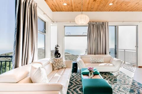 Luxury in Malibu. Exquisite Views. Remarkable Serenity. Delightfully Private.