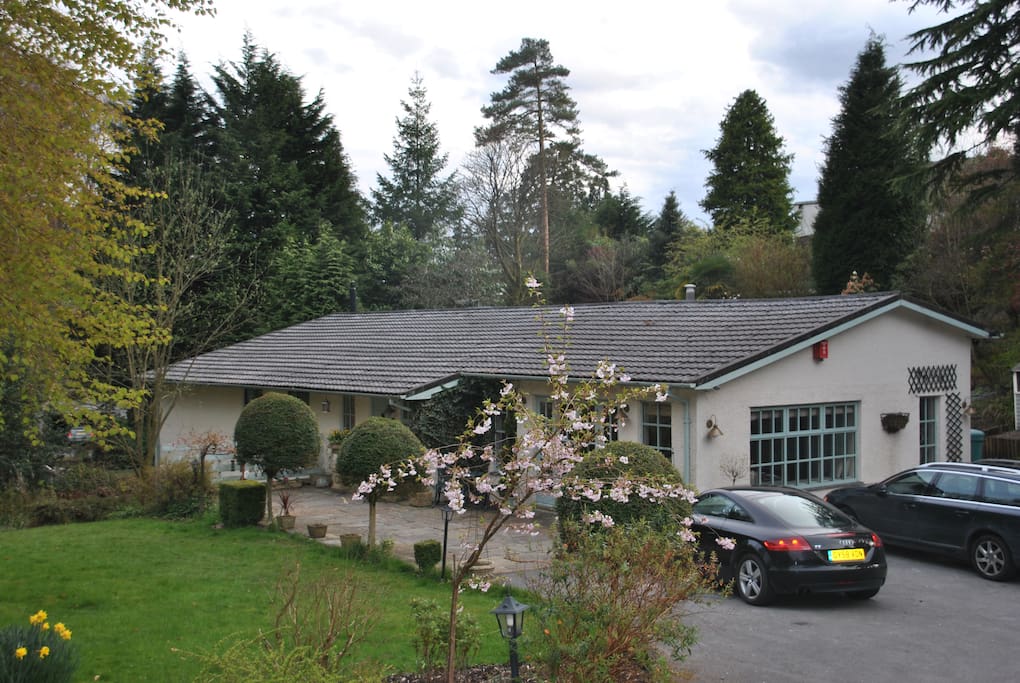 The house has plenty of parking, outside seating and a great location for the town and the lake.