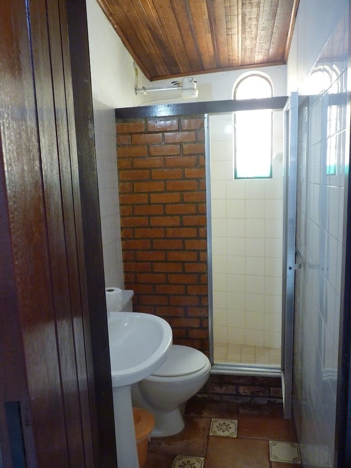 Სააბაზანოში არის პირველი სართული.