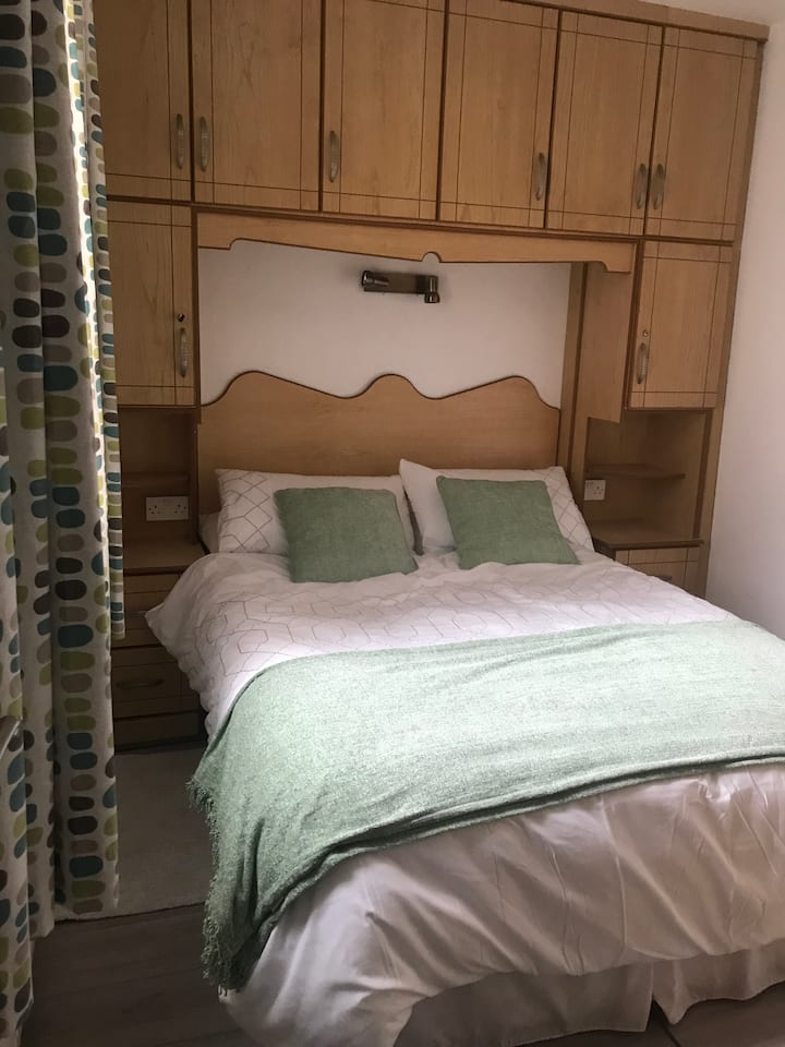 חדר שינה 2  - מיטה זוגית