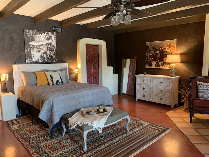 Sundance Guest Room in Captivating Artist House Houses for Rent in