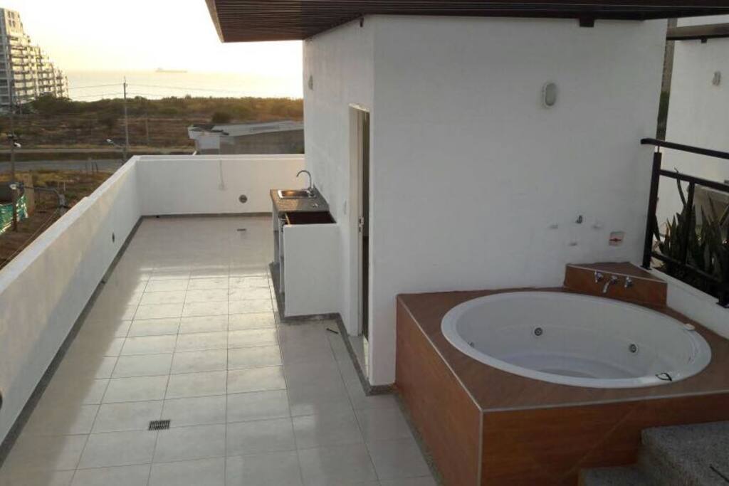 Terraza con Zona B.B.Q. Y Jacuzzi y hermosa vista