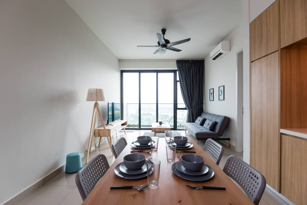 Overview of the dining area + living room from the kitchen