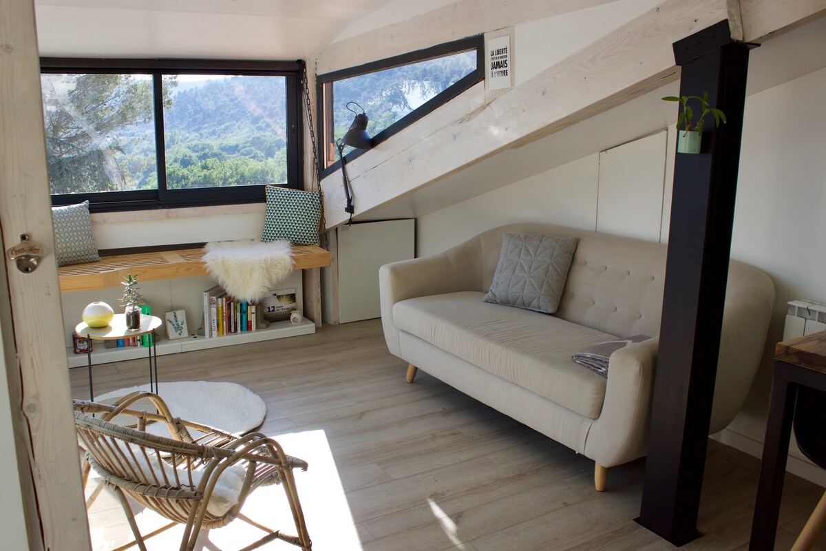 Top Airbnb: Rooftop apartment, very nice view of Provence à Gréoux Les Bains