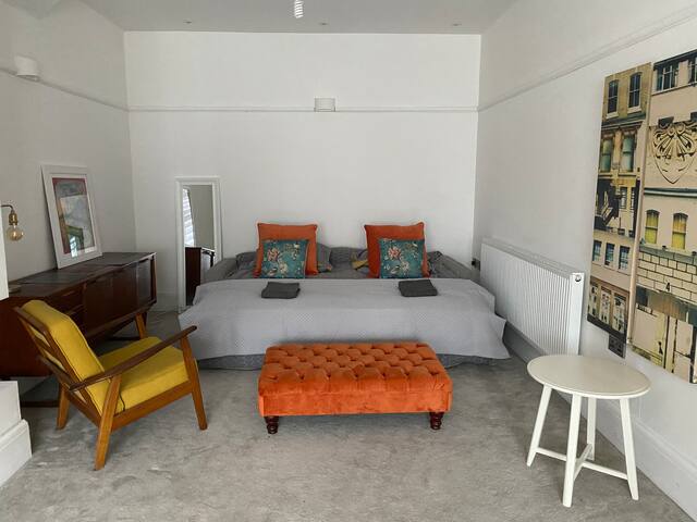 Entire home – Huge Space- Perfect family retreat gallery image 5