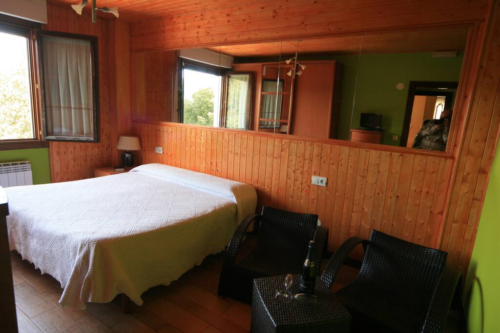 Habitación con cama doble