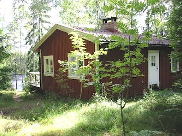 Nice cottage next to a smaller and beatiful lake.