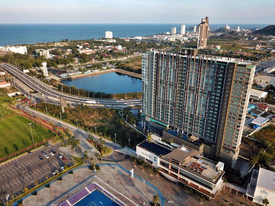 900 m walking distance to the beach, walk under the bridge