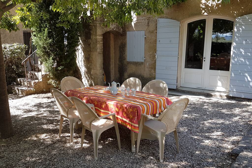 Terrasse/Terrace (Le Puits)