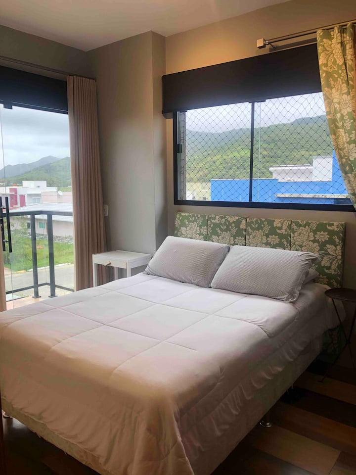 Din private suite med udsigt over bjergene og aircondition