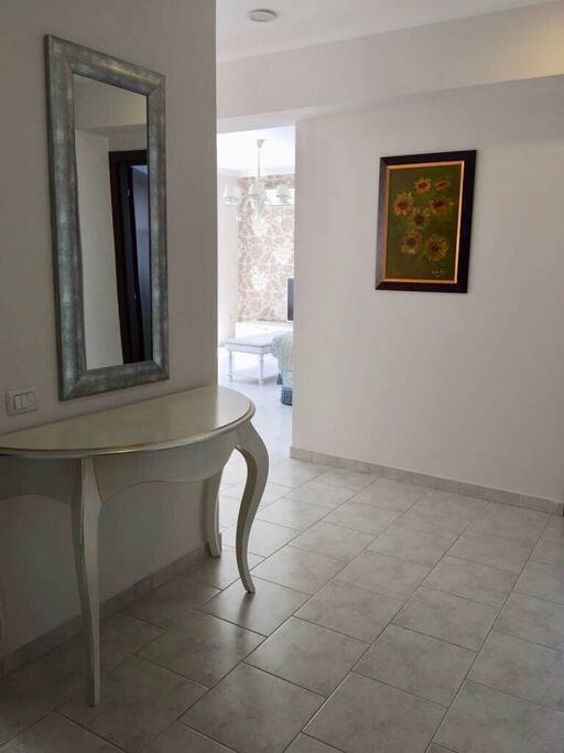 Entrance / Intrare & hol