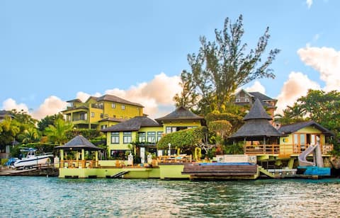 CrystalCove Japanese Styled Beach Villa & Cottages