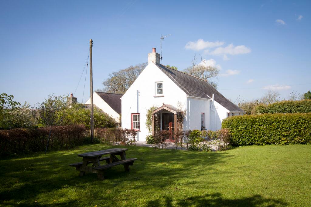 Little Newton Cottage Houses for Rent in Manorbier Newton, Wales