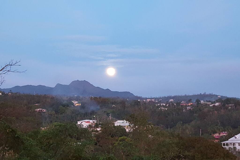 LEVER DE LUNE SOUFRIERE