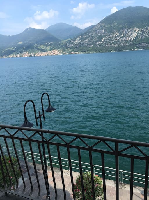 La vista da entrambi i balconi