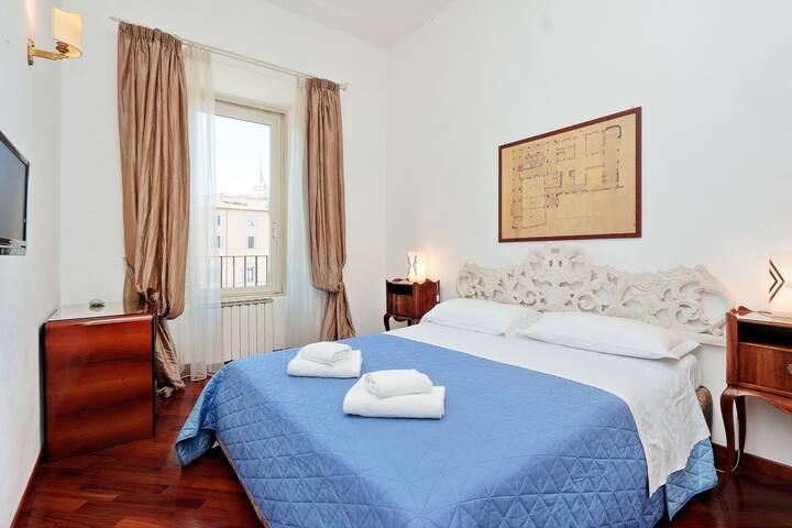 Navona Square, 3 Bedrooms 2 Bathrooms, up to 8 gallery image 4