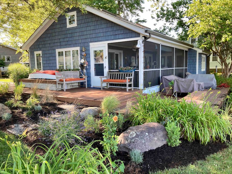 Charming Waterfront on Chesapeake Bay Cottages for Rent in Tracys