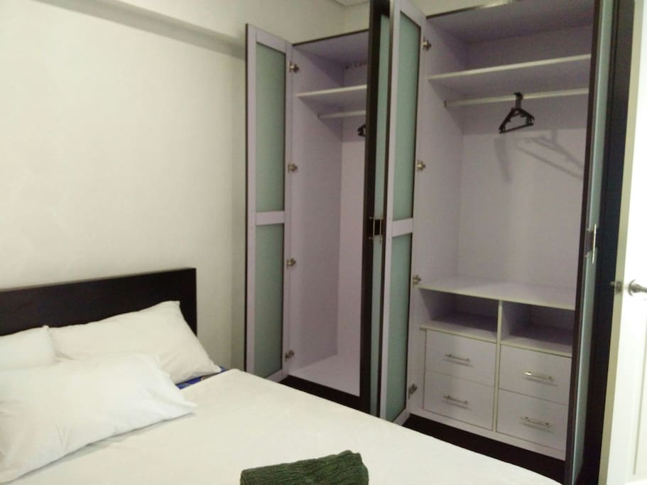 Master Bedroom Airconditioned
Queen Size Bed
With Bed sheets, pillow sheets 1 blanket and 3 pillows