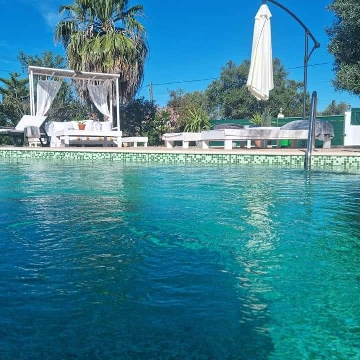 L'Amandier master suite facing the swimming pool Guest suites for