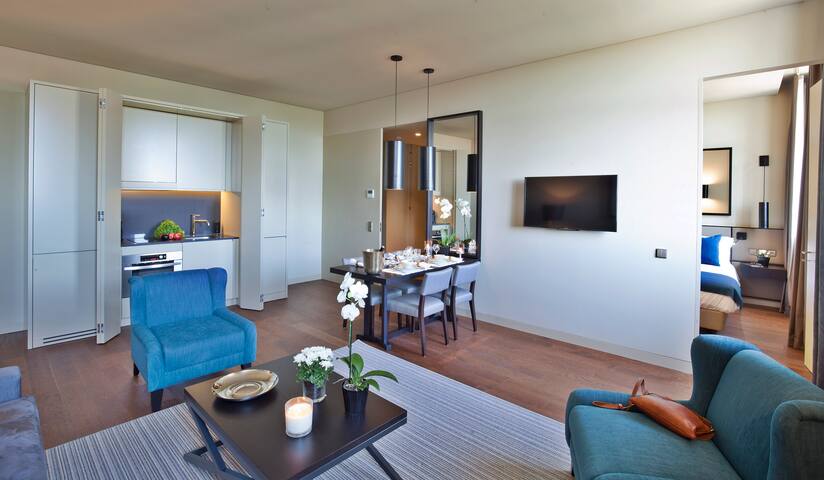 New Iconic Mail Palace building in LisbonT2 by LFS gallery image 2