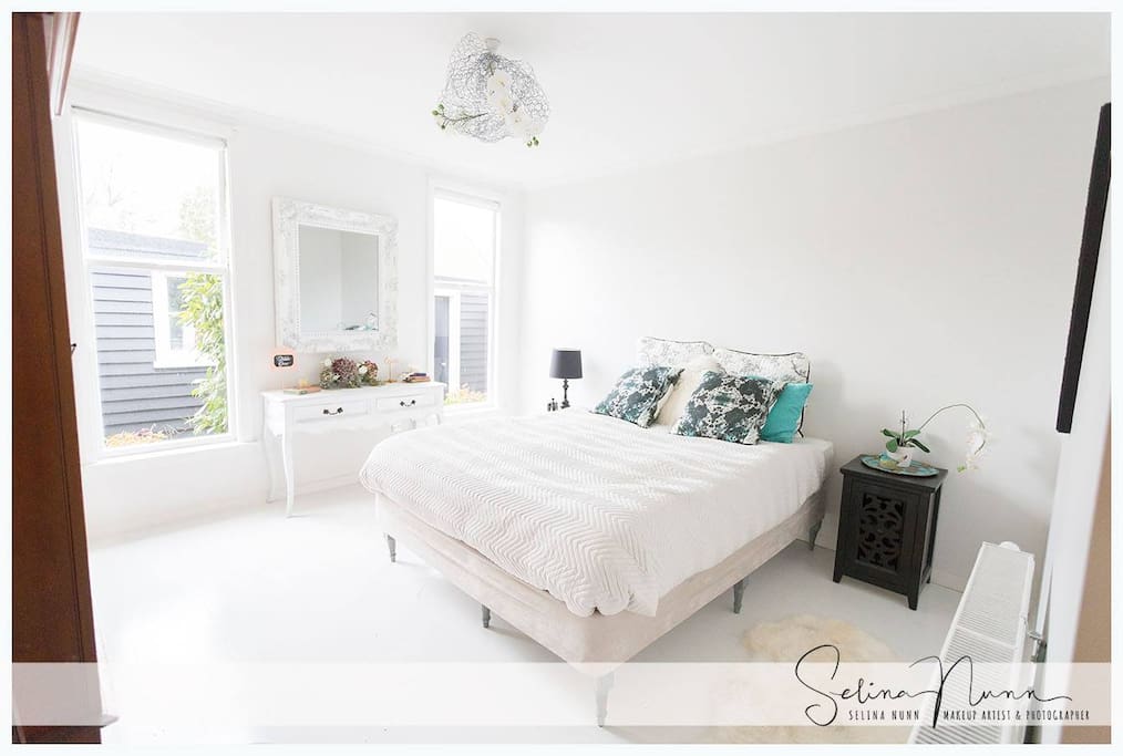 This is your large sun-drenched room, with a comfy queen bed with high thread count cotton sheets, electric blanket and down duvet.