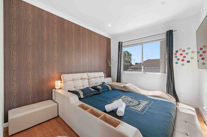 Stylish Home #SydneyEaster #Olympic Park SmartTV gallery image 3