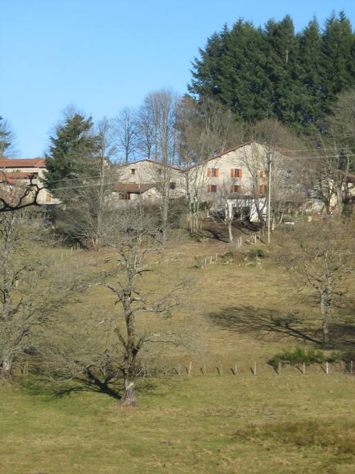 vue de la Maison la Maisonnette et grange remise à bois et garage
