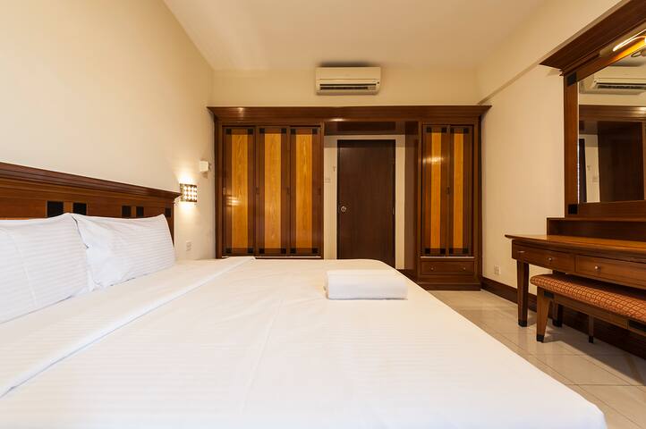 #401 King Suite (333 Beach Front)