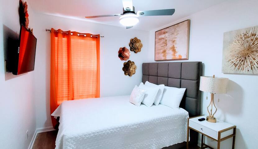 Entire Duplex Unit A&B Near DWTN & Austin Airport gallery image 3