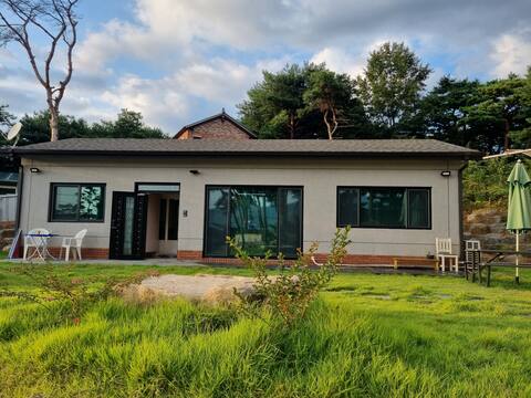# Qingdao
# Yeonjifore
# Private house
# Spacious parking lot # Pine forest # Walk in Yudeung Yeonji