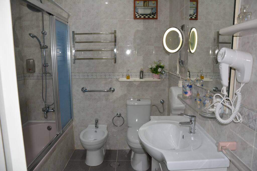 Bathroom / Casa de Banho / Salle de bain
