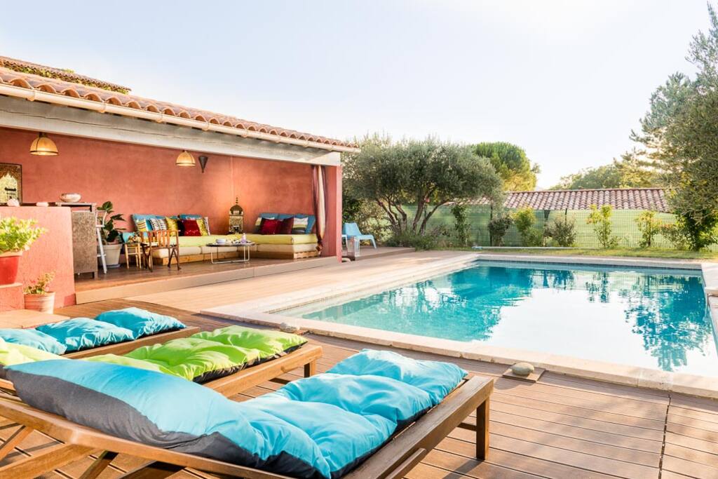 la piscine et le pool house