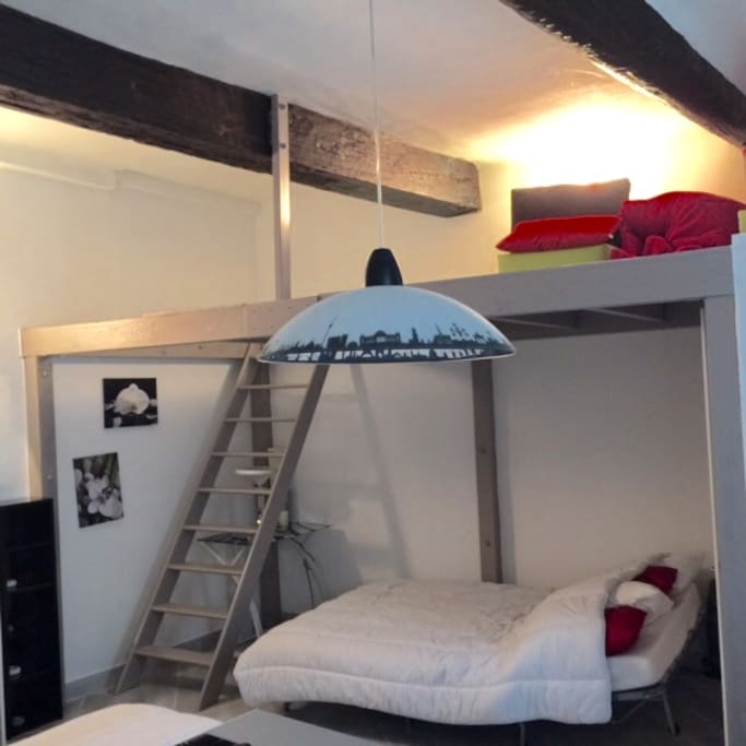 Mezzanine avec 2 divan lits
