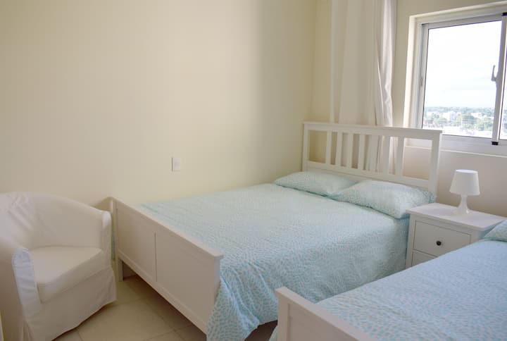 Მეორადი ოთახი ორი ფართო საწოლით