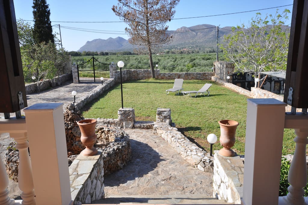 The view you have from the entrance of the house. The whole property is fully enclosed.