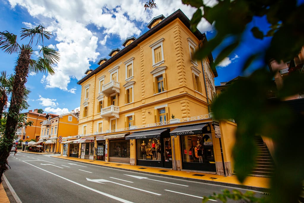 One-Bedroom-Apartment - Villa Herkules on the main street in Opatija